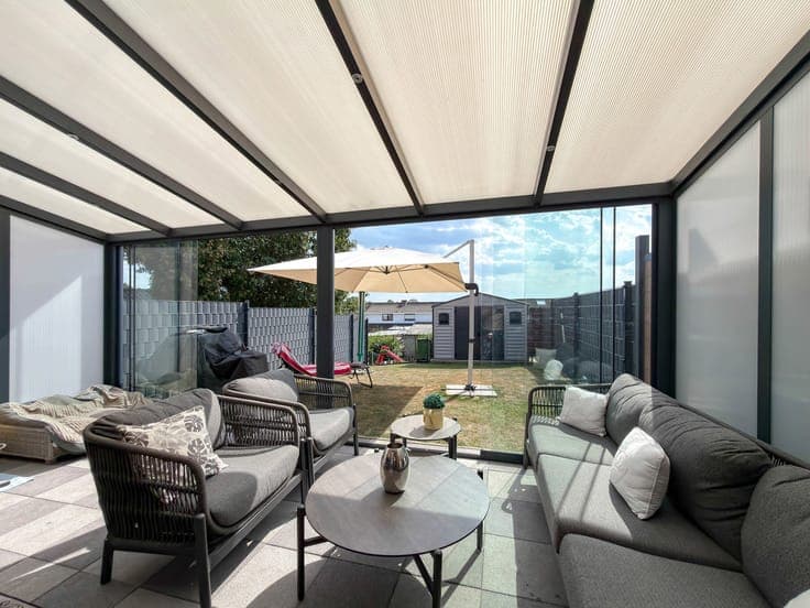 Family home with 3 bedrooms, garden and extension potential