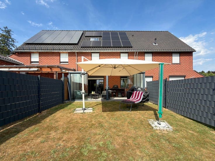 Family home with 3 bedrooms, garden and extension potential