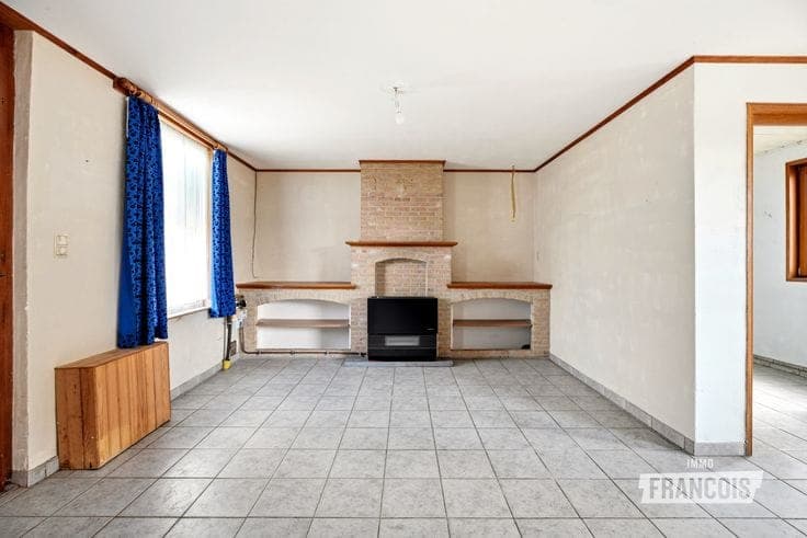 House with spacious garage in Haringe