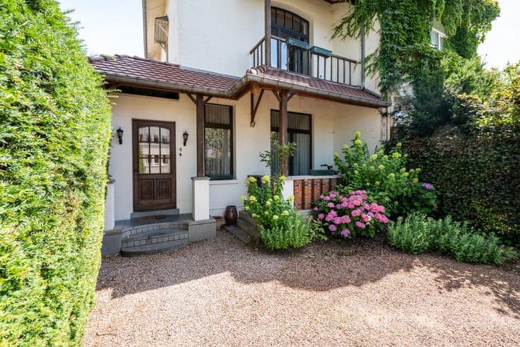 Near Stockel, semi-detached house with garden and parking