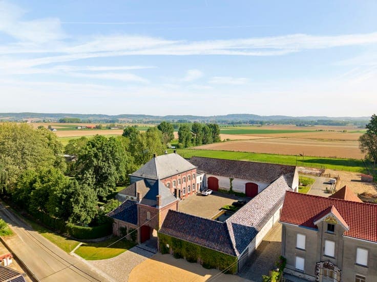 Beautiful exclusive square farmhouse