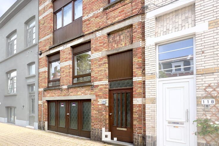 House with 4 bedrooms and a sunny garden.