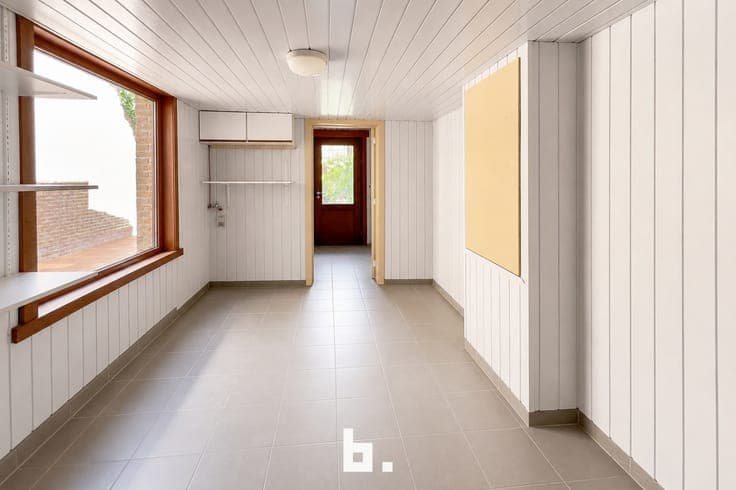 House with 4 bedrooms and a sunny garden.