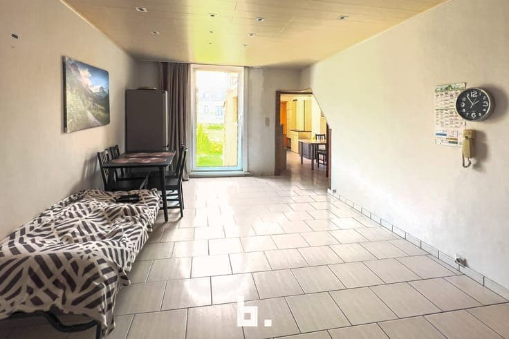 House with 4 bedrooms and a sunny garden.