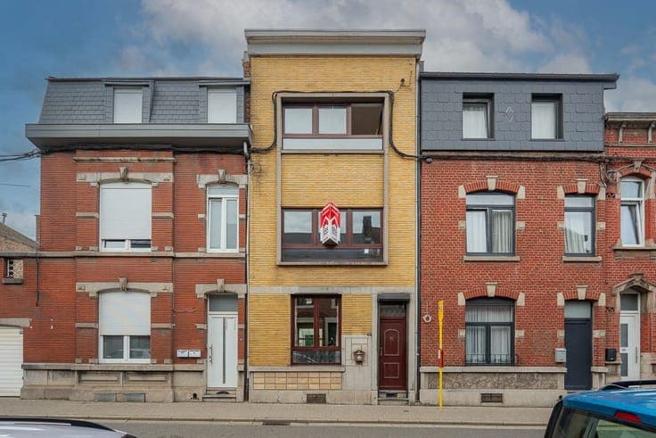 For sale: 180 m² 4-bedroom house with garden
