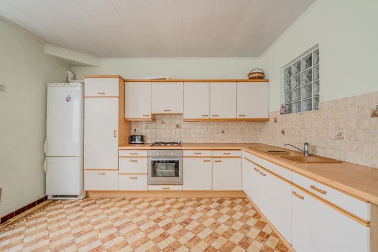 For sale: 180 m² 4-bedroom house with garden