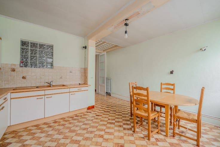 For sale: 180 m² 4-bedroom house with garden
