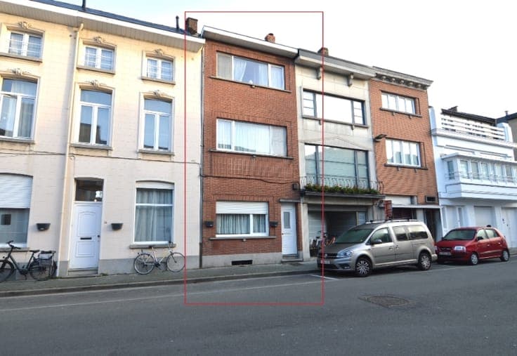 TE RENOVEREN: 193 m2 - 4 slpks - nabij station/stadsrand