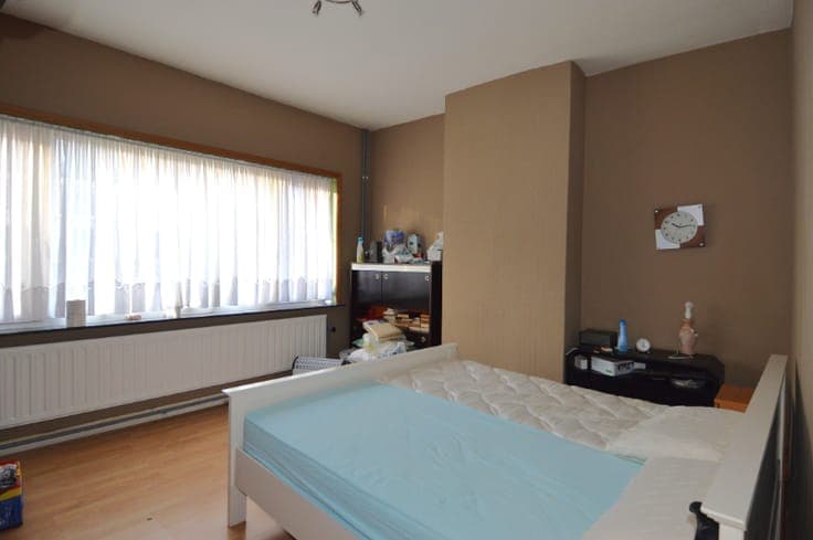 TE RENOVEREN: 193 m2 - 4 slpks - nabij station/stadsrand