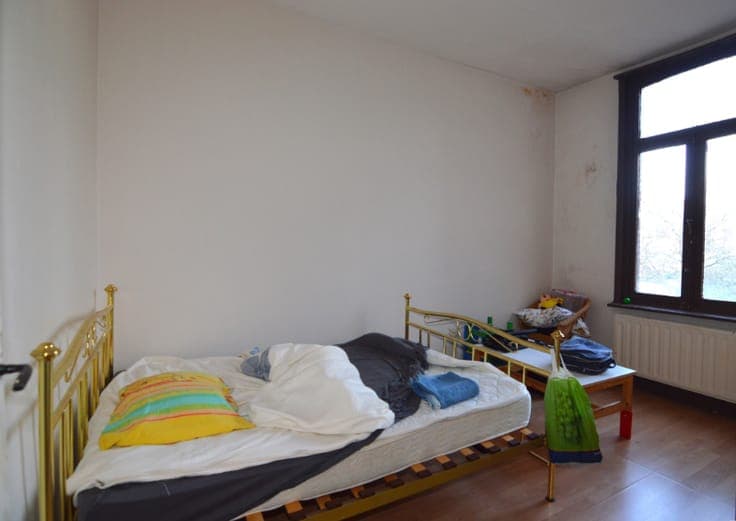 TE RENOVEREN: 193 m2 - 4 slpks - nabij station/stadsrand