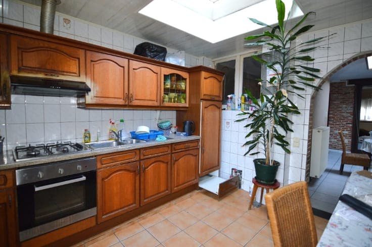 TE RENOVEREN: 193 m2 - 4 slpks - nabij station/stadsrand