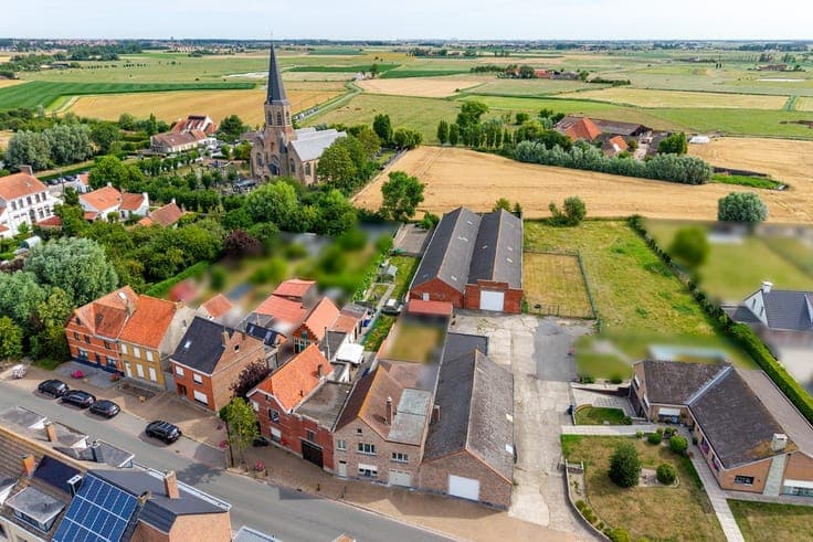 Charming property with spacious garage in Klemskerke