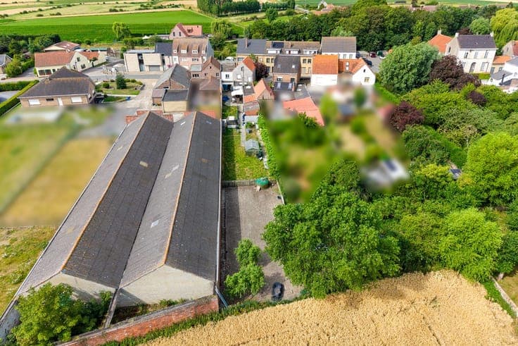 Charming property with spacious garage in Klemskerke