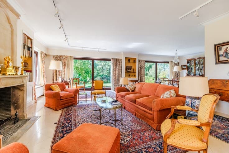 Spacious villa with great potential - heart of Bois de Mai