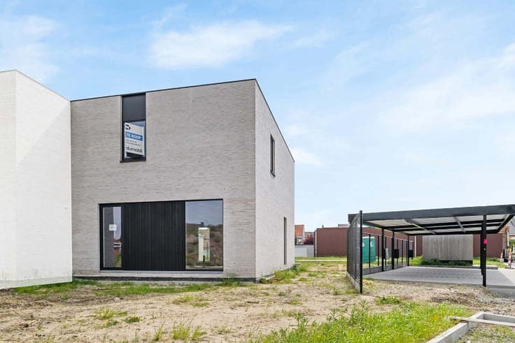 Halfopen nieuwbouw met zuidwest gerichte tuin