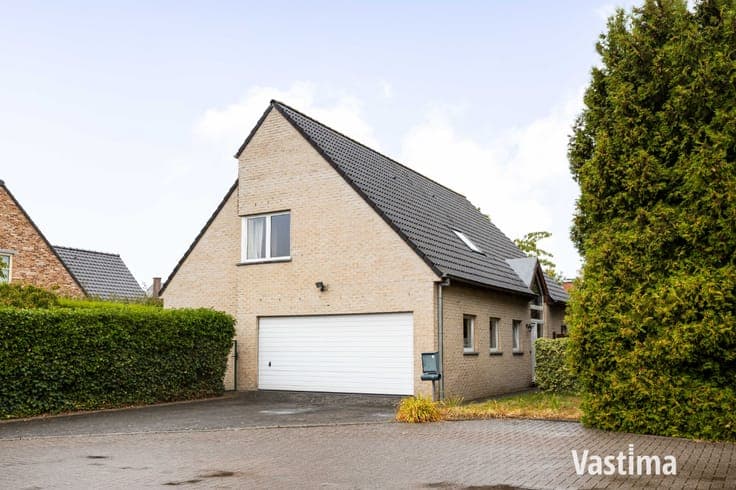 Ruime en instapklare villa met 4 slaapkamers en dubbele g...
