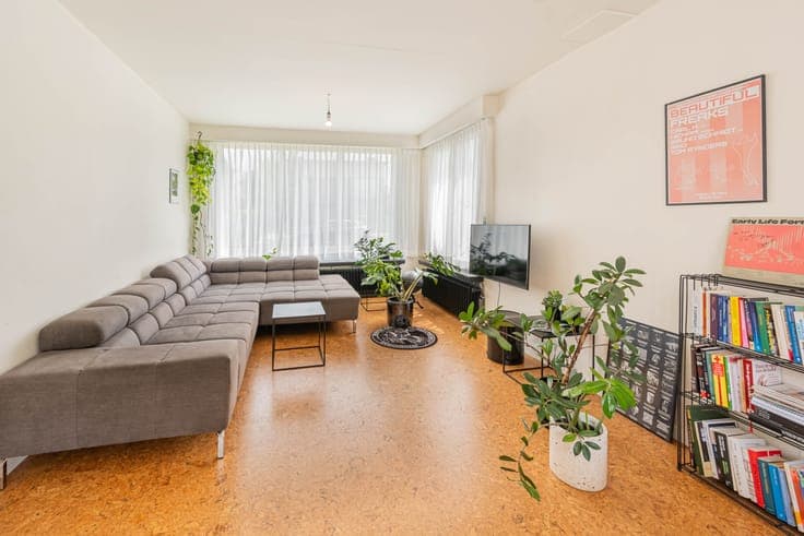 Trendy family home with a spacious, lush garden!