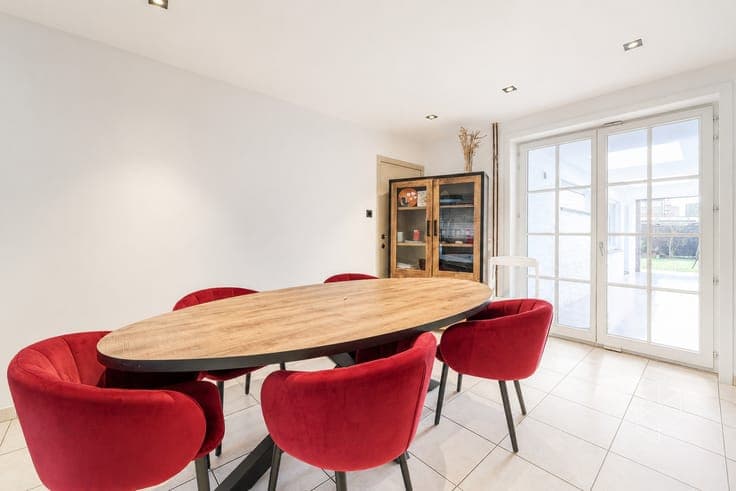 Vernieuwde woning met 4 slpk - garage & tuin in het dorps...