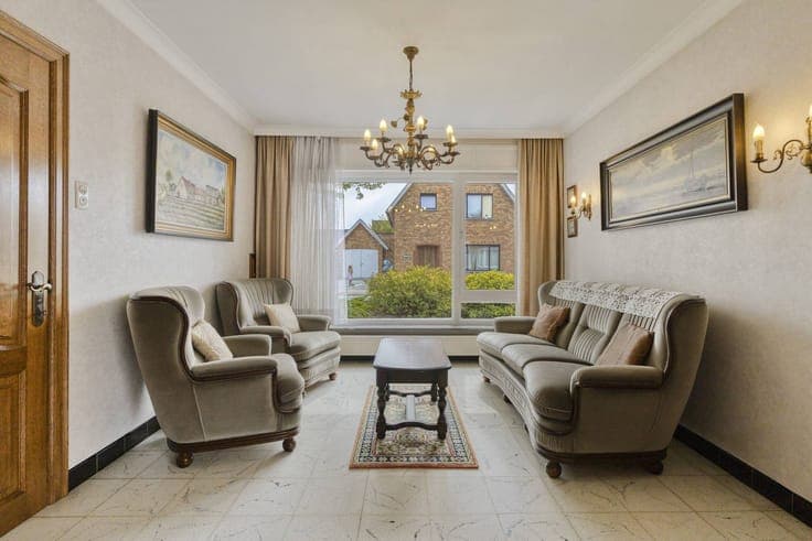 Solid semi-open house in a quiet location for sale in Bruges