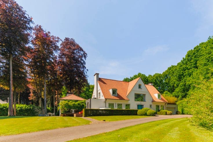 Artful luxury villa with park garden in prime location