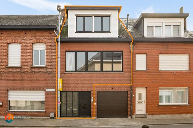 Woning met 2 slkprs te Elzenstraat