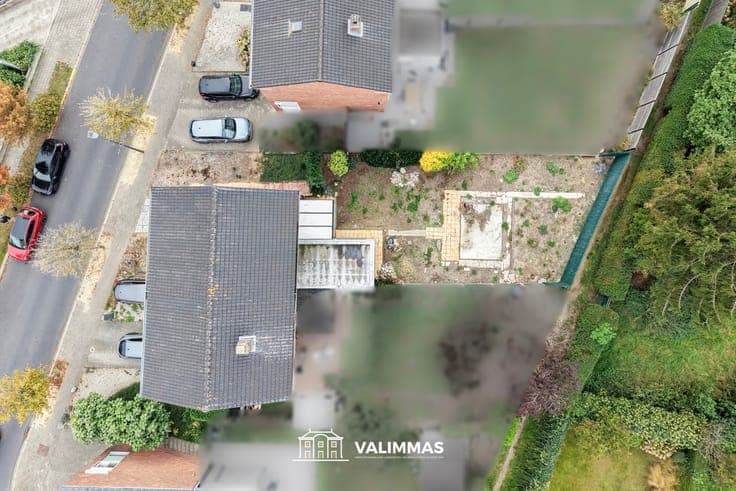 Centrum: op te knappen driegevelwoning met garage en tuin...