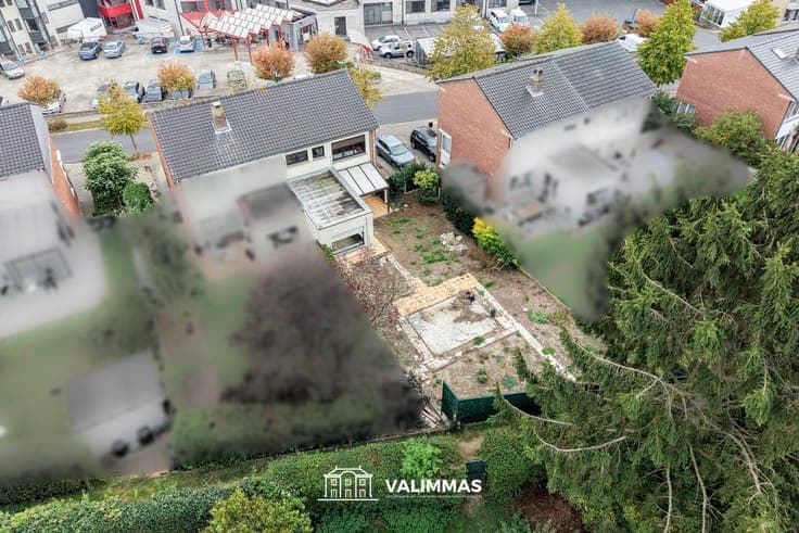 Centrum: op te knappen driegevelwoning met garage en tuin...