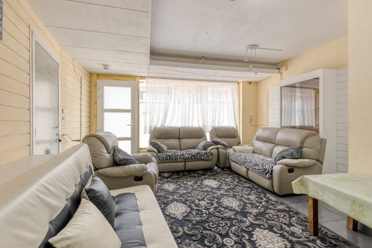 House to renovate for sale in heart of Saint-Eloois-Vijve