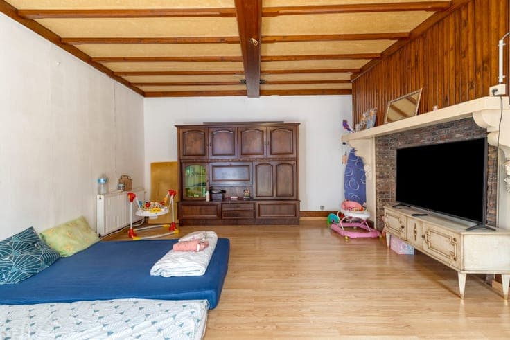 House to renovate for sale in heart of Saint-Eloois-Vijve