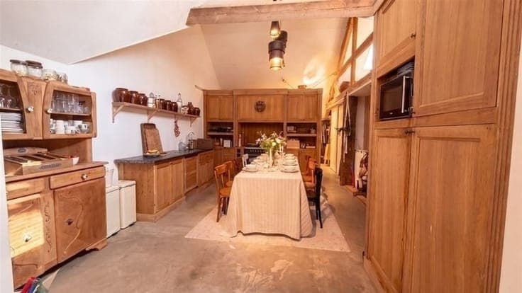 UNIQUE RURAL FARM ON 8,035 M² A DREAM FOR HORSE LOVERS, LARG