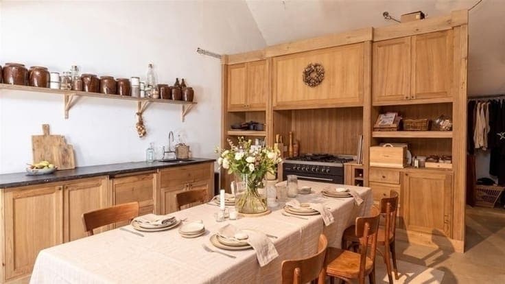 UNIQUE RURAL FARM ON 8,035 M² A DREAM FOR HORSE LOVERS, LARG