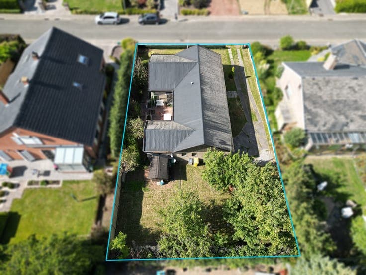 Full renovation or rebuild on a 571 m² plot