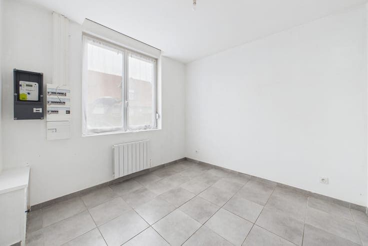 Renovated 3-sided house with four bedrooms