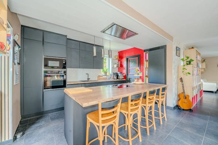 3-Bedroom House in Evrehailles