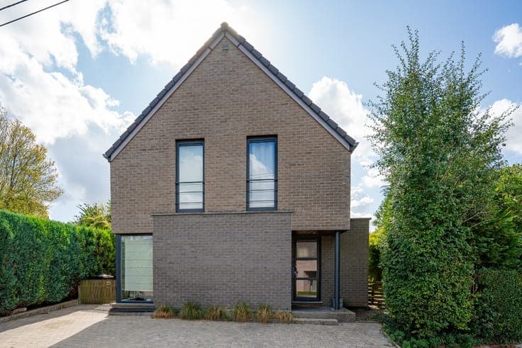 3-Bedroom House in Evrehailles
