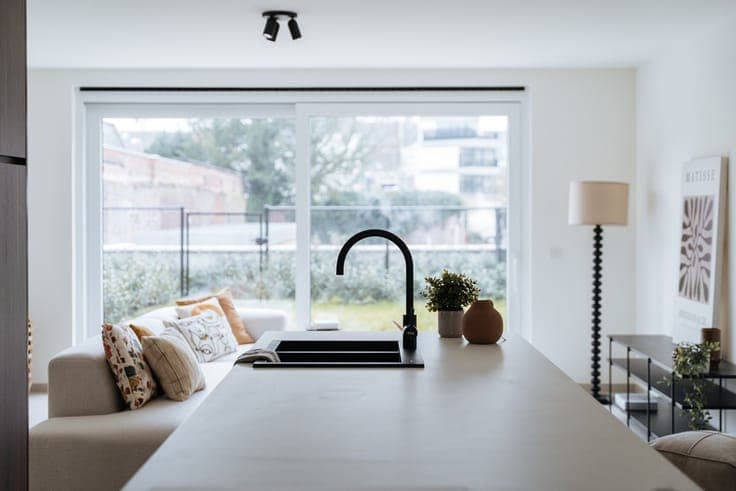 Moderne stadswoning met tuin en dakterras in hartje Kortrijk