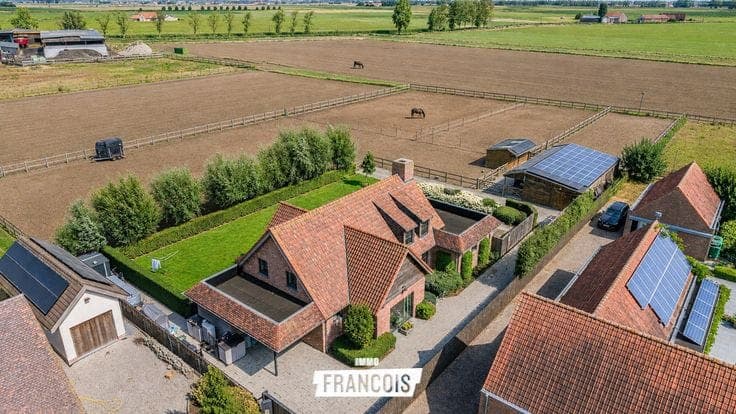 Exclusive rural villa (2020) with swimming pool, stables an…