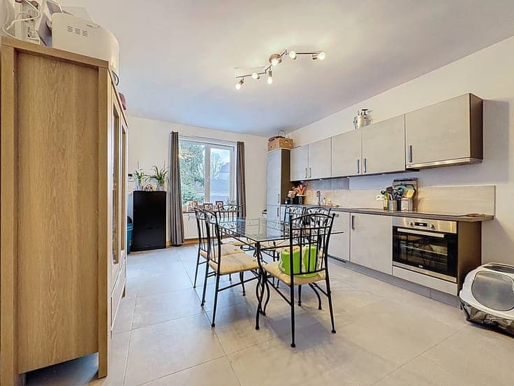 RENOVATED HOUSE WITH 3 FACADES, 4 BEDROOMS + 2 BATHROOMS & 1