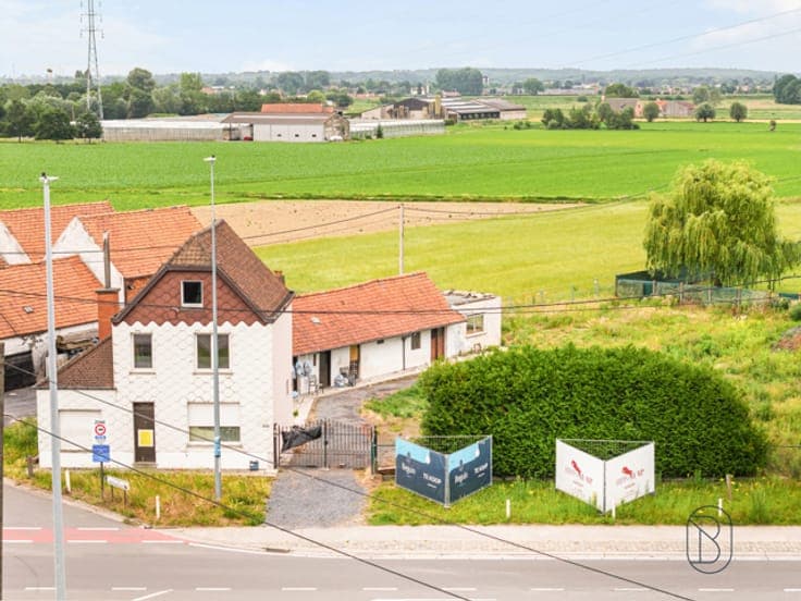 Property to be demolished in a strategic location in Zulte,