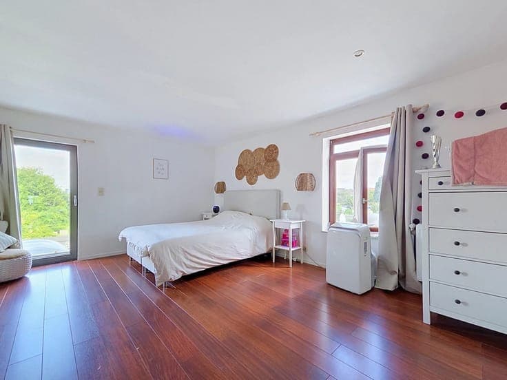 Sale - House Sint-Pieters-Leeuw - 399,000 €