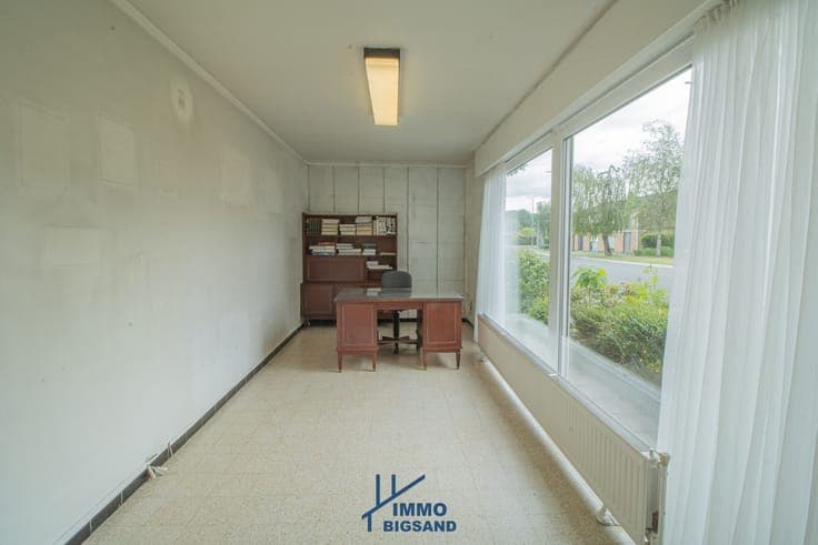 Ruime woning met garage gelegen in een rustige woonwijk m...
