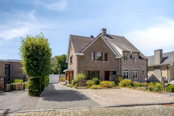 House with warehouse and multifunctional space in Meldert