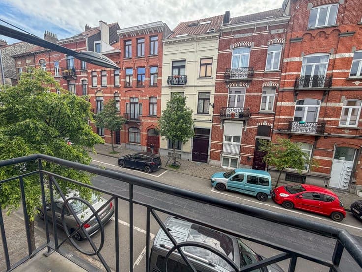 3-bedroom triplex with garage and large terrace