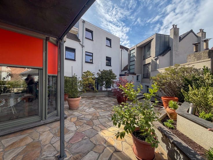 3-bedroom triplex with garage and large terrace