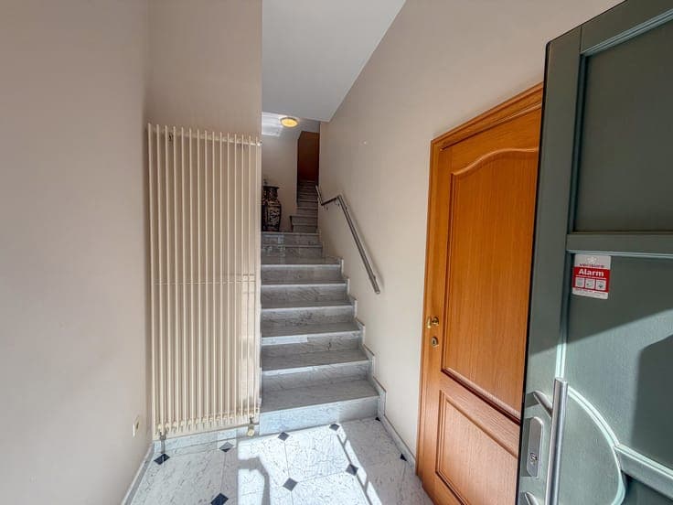 3-bedroom triplex with garage and large terrace