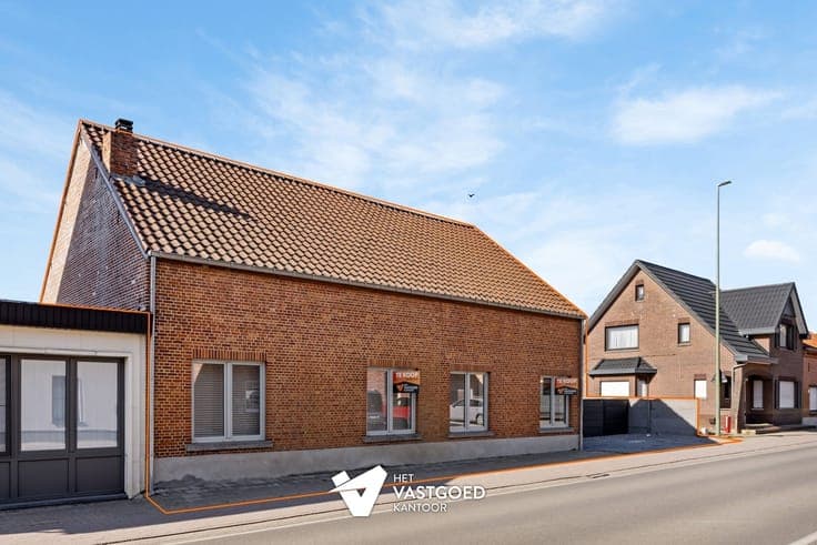 RECENT GERENOVEERDE WONING MET 3 SLAAPKAMERS OP PERCEEL VAN