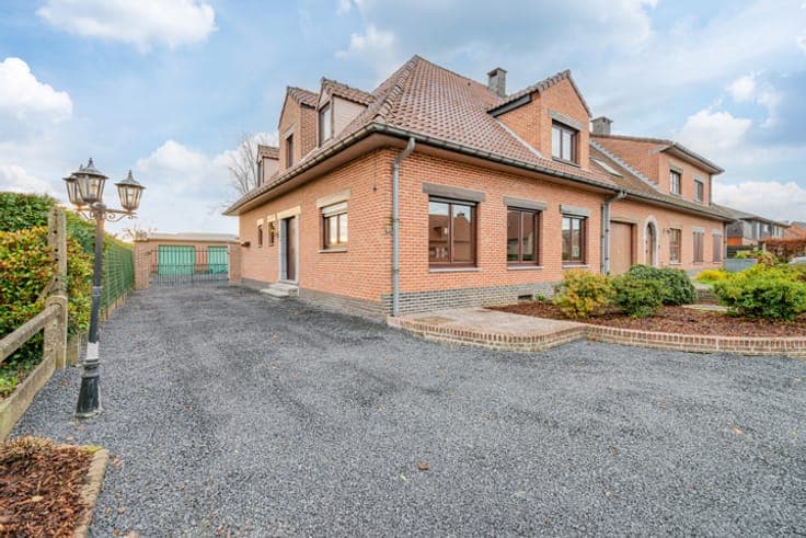 4-Bedroom Home in Pepingen