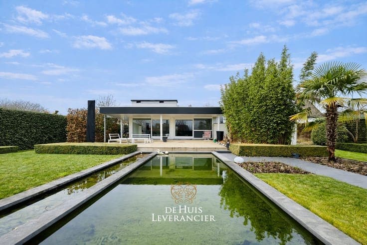 Elegante laagbouwvilla waar discrete rust, moderne uitstr...