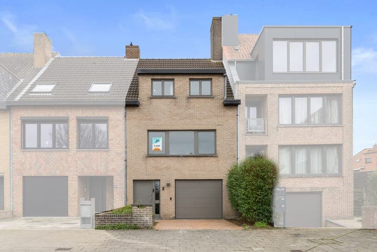 Spacious and well-maintained maisonette with 4 bedrooms, ...