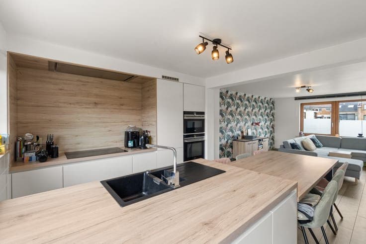 Spacious and well-maintained maisonette with 4 bedrooms, ...